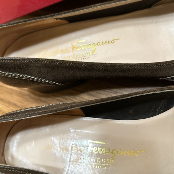 Salvatore Ferragamo Made in Italy Brown Suede/leather-1 1/4” heel, Size 9 1/2C - Picture 2 of 10